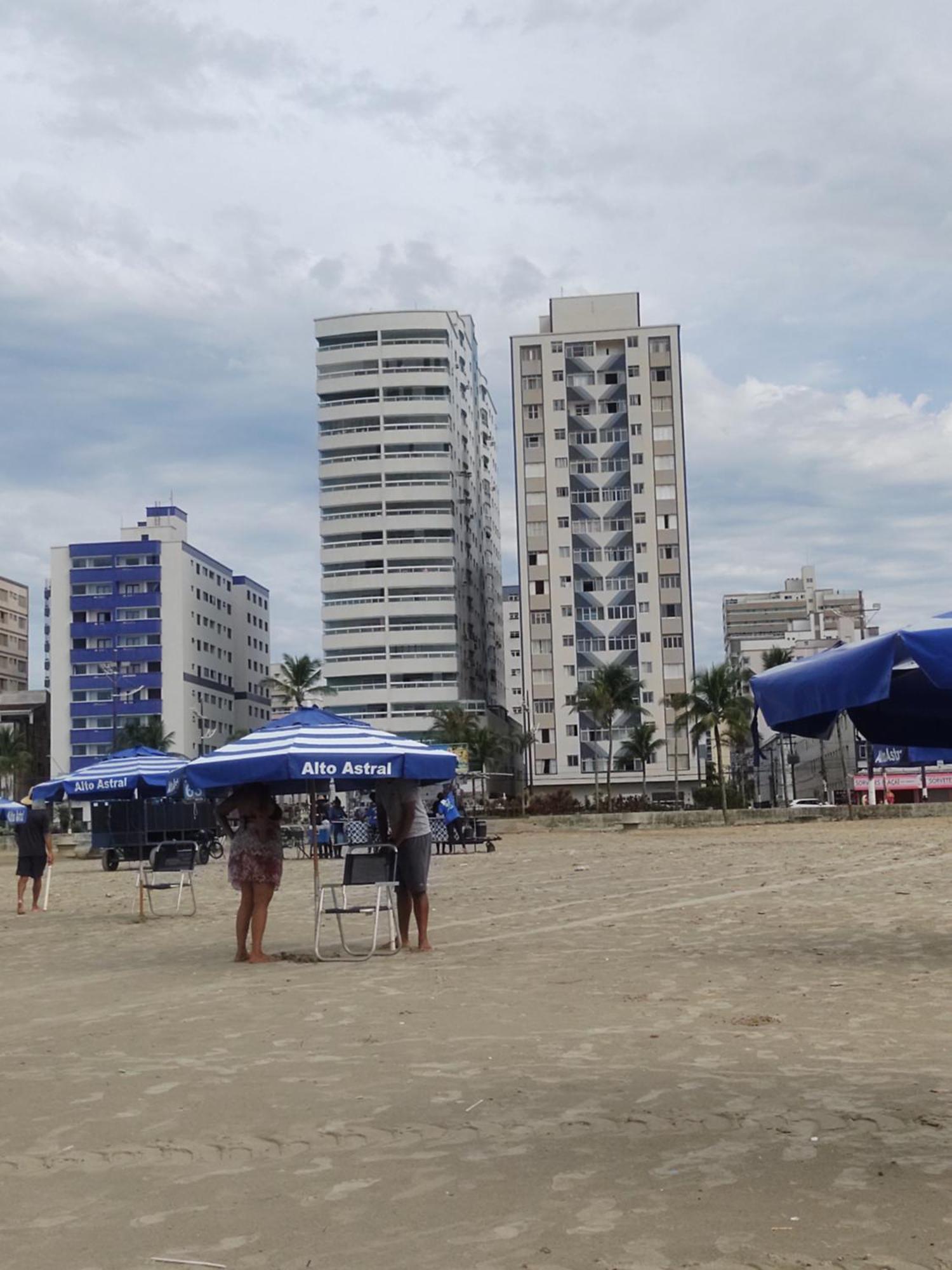 Apto Praia Grande Frente Ao Mar Vista P Praia Kitao Pe Na Areia Guilhermina Luaran gambar